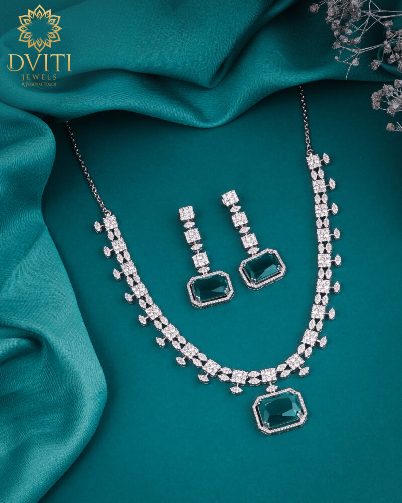 Shining green stone jewellery